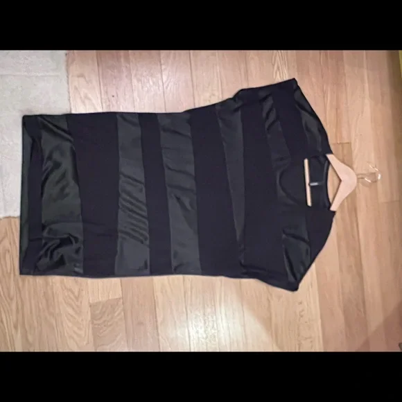 Short sleeve black tunic dress - Picture 3 of 3